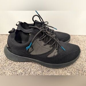 Vessi mens everyday 2.0 black shoes size 10